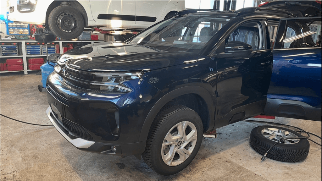 Citroen C5 Aircross til service hos Aunetto i Herning - lokalt autoværksted Citroen C5 Aircross hybrid til service hos Aunetto i Herning - lokalt autoværksted